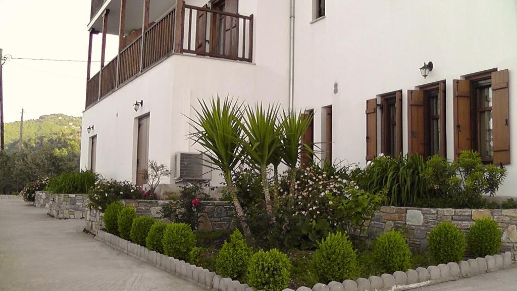 Guesthouse Enastron Хорефто Экстерьер фото